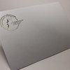 белый конверт с тиснением логотипа